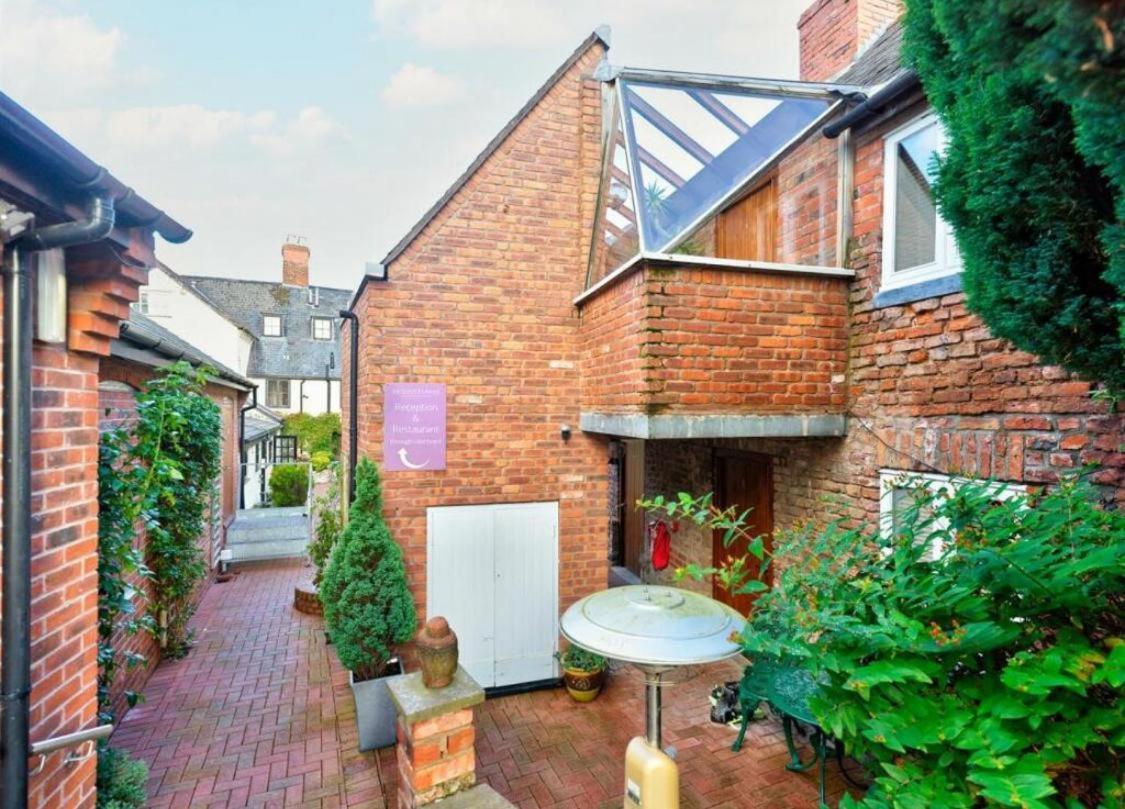 Sebastians Otel Oswestry Dış mekan fotoğraf